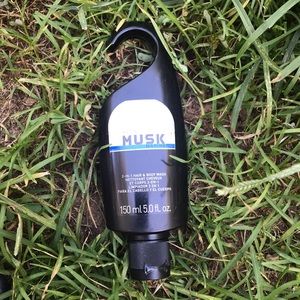 AVON MUSK MARINE MENS BODY WASH